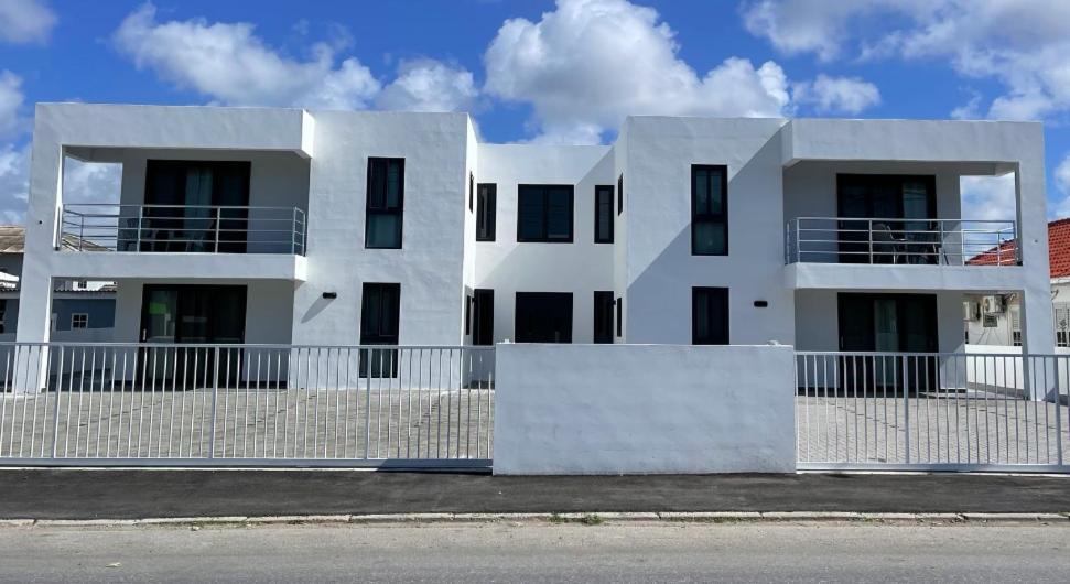 Whitehouse Boulevard, Close To Mambo Beach And City Centre Apartment Willemstad Exterior foto