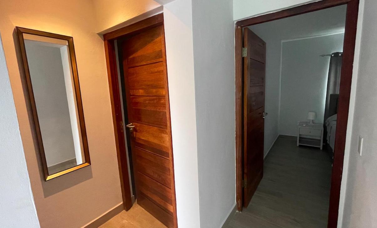 Whitehouse Boulevard, Close To Mambo Beach And City Centre Apartment Willemstad Exterior foto